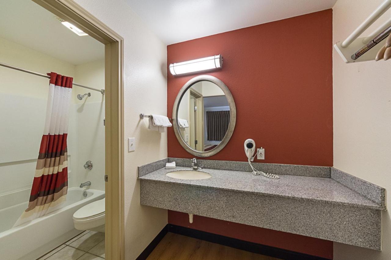 Super 8 By Wyndham New Braunfels I-35 Hotel Bagian luar foto