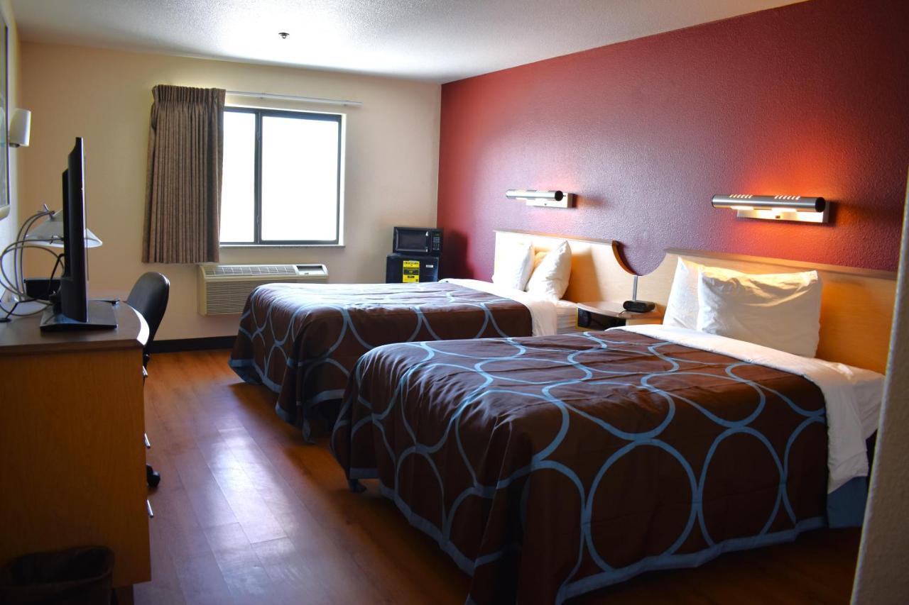 Super 8 By Wyndham New Braunfels I-35 Hotel Bagian luar foto