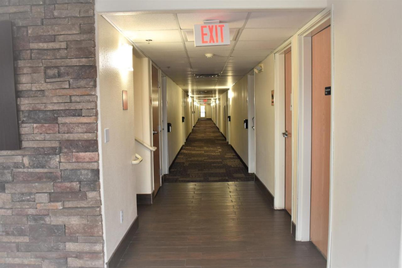 Super 8 By Wyndham New Braunfels I-35 Hotel Bagian luar foto