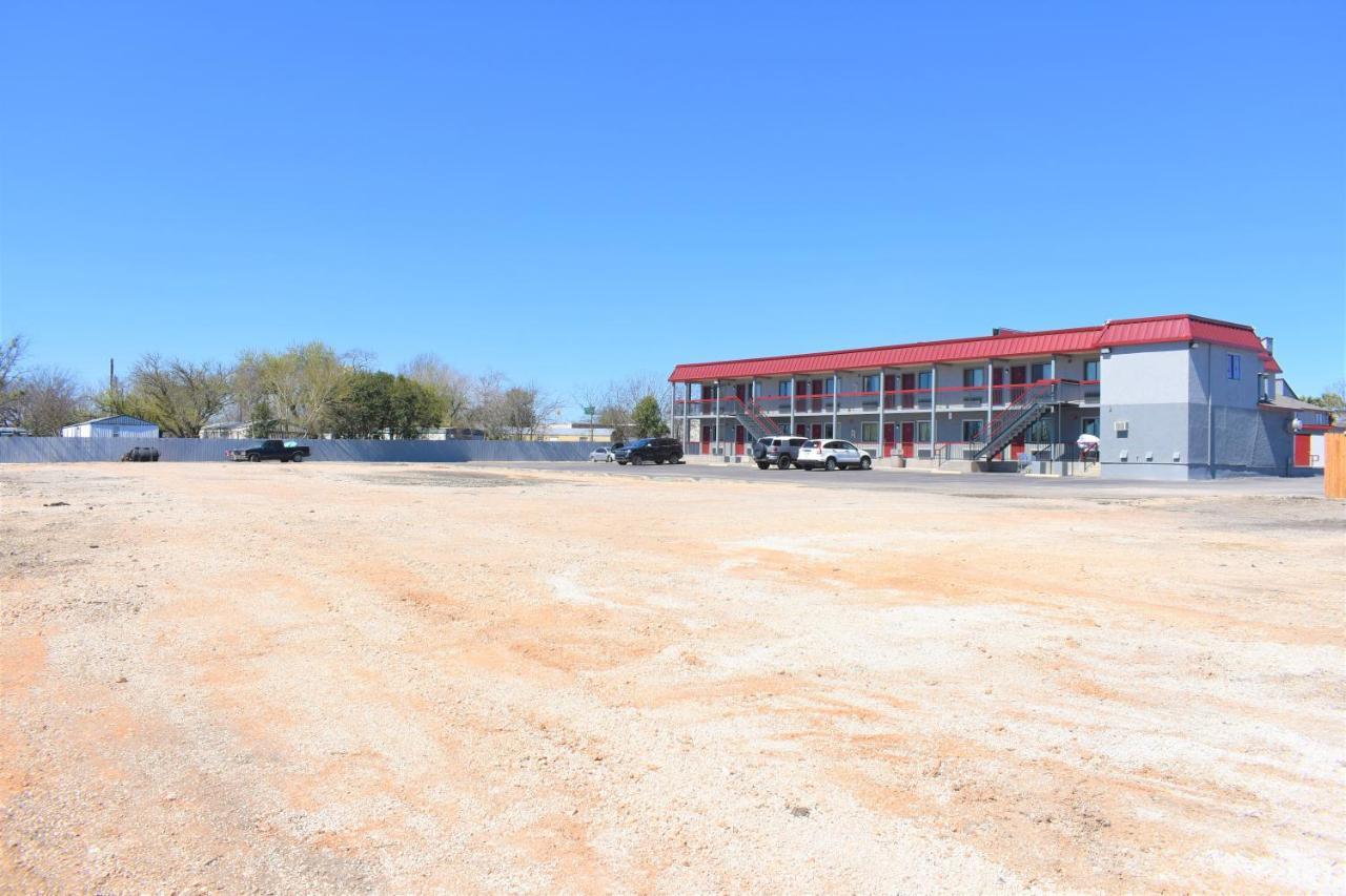 Super 8 By Wyndham New Braunfels I-35 Hotel Bagian luar foto
