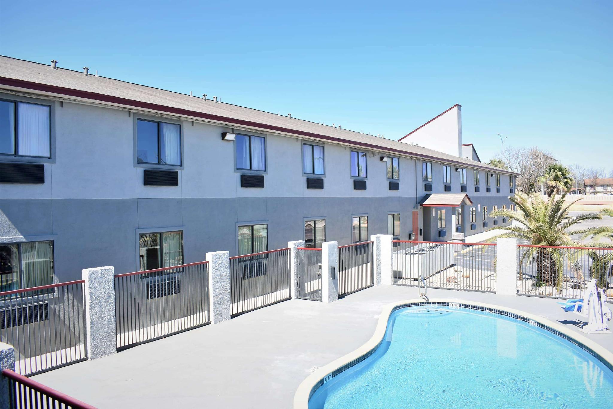 Super 8 By Wyndham New Braunfels I-35 Hotel Bagian luar foto