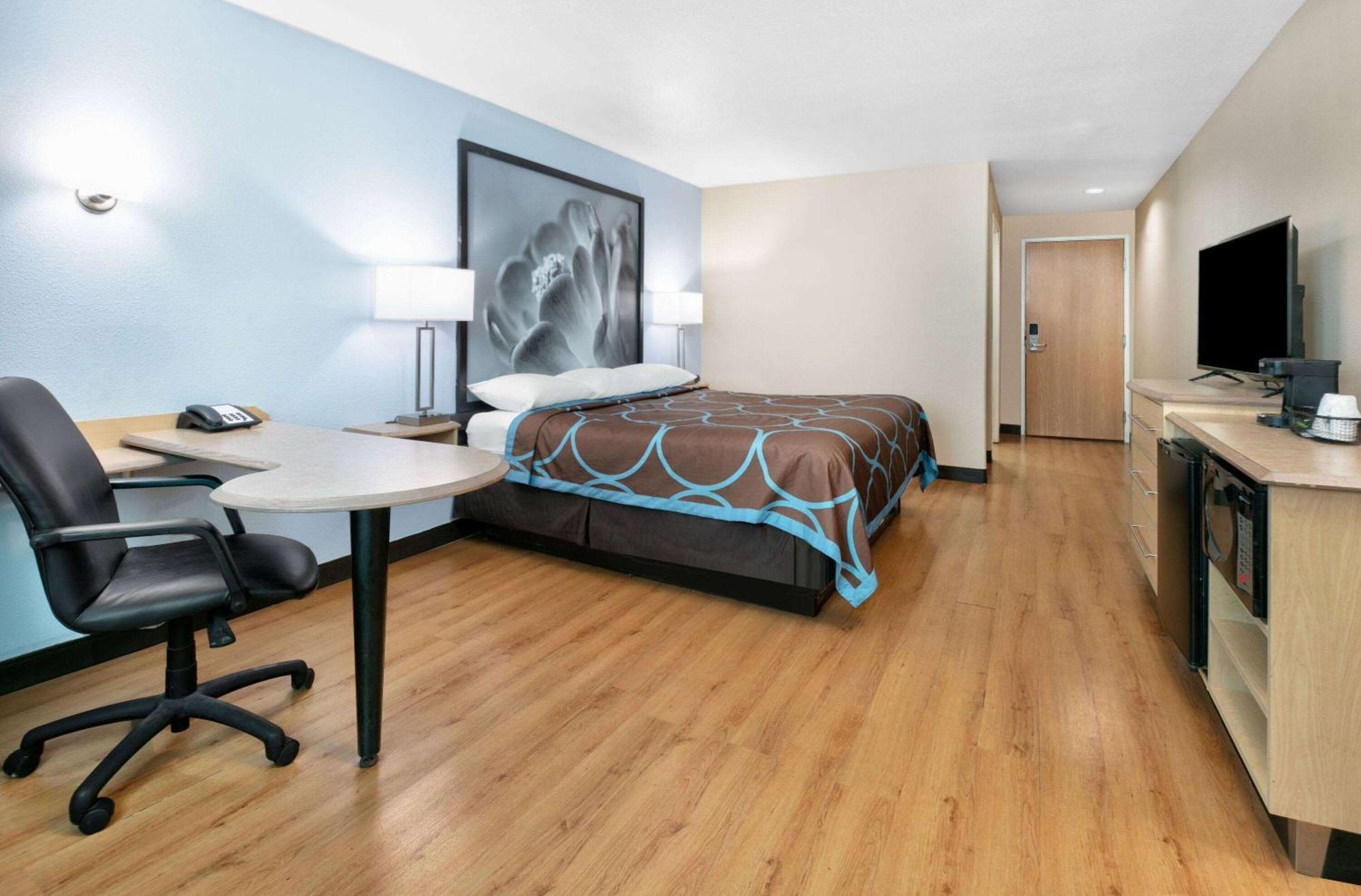 Super 8 By Wyndham New Braunfels I-35 Hotel Bagian luar foto