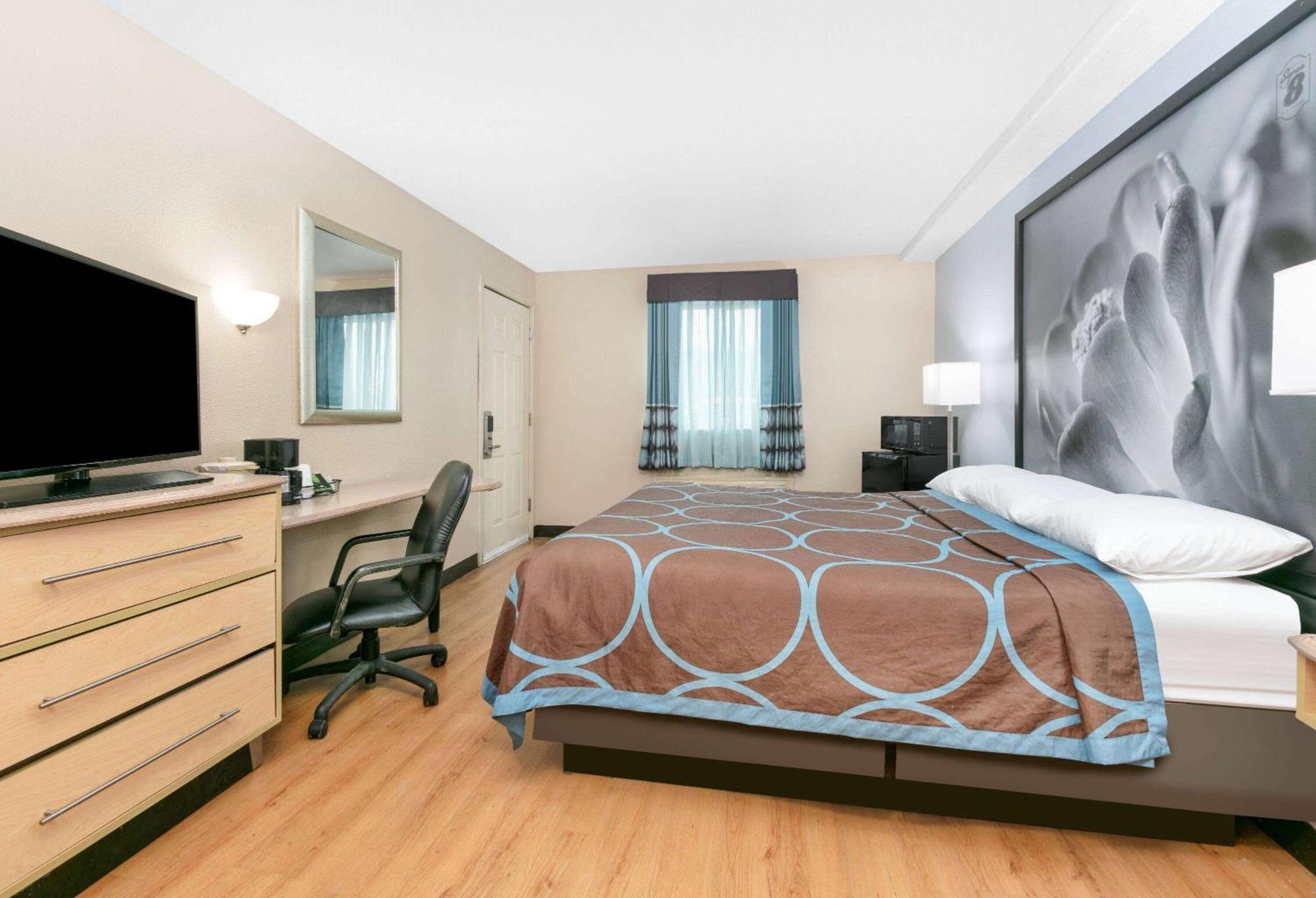 Super 8 By Wyndham New Braunfels I-35 Hotel Bagian luar foto