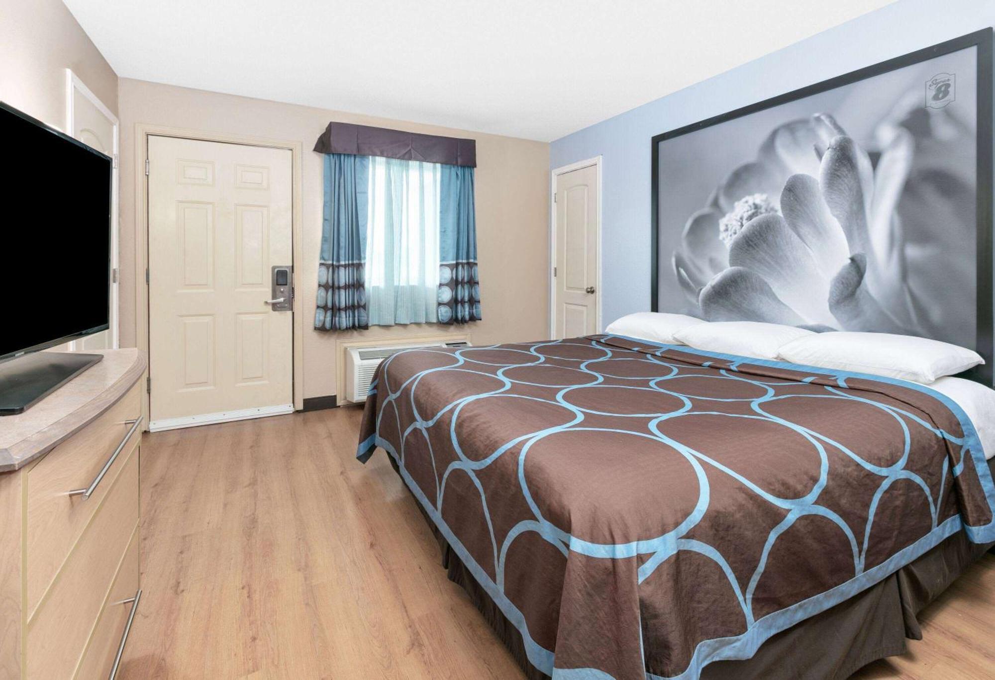 Super 8 By Wyndham New Braunfels I-35 Hotel Bagian luar foto