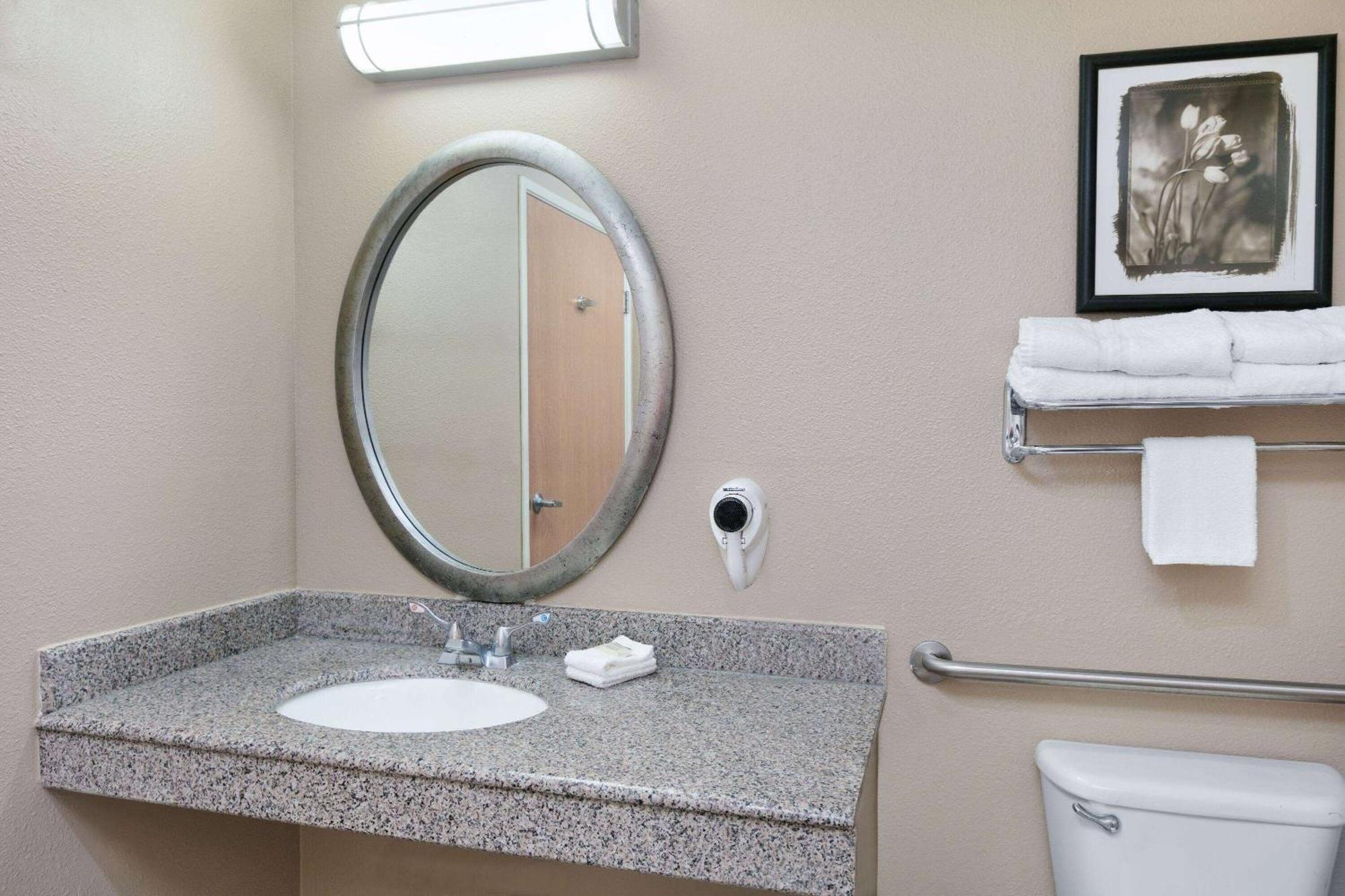 Super 8 By Wyndham New Braunfels I-35 Hotel Bagian luar foto