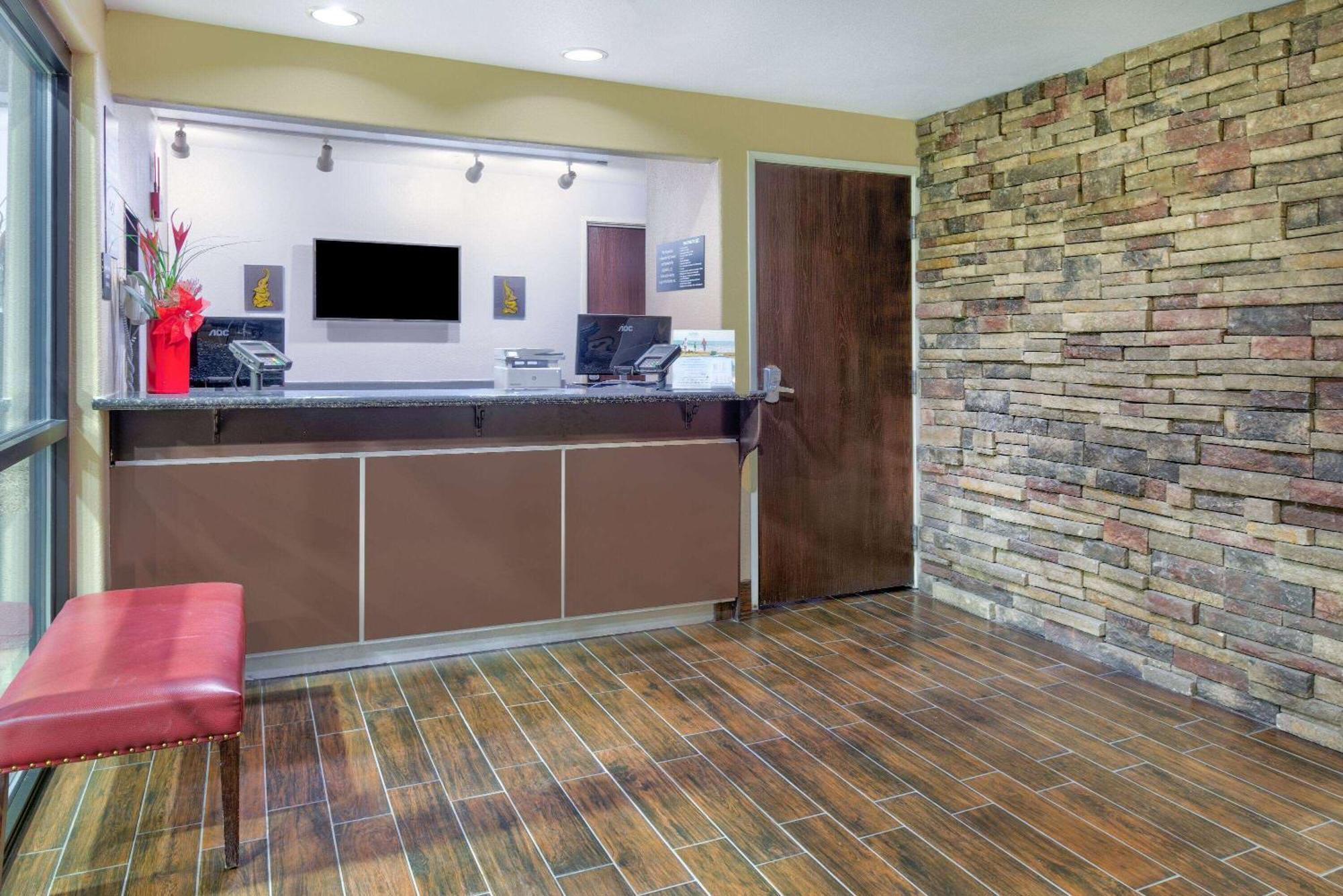 Super 8 By Wyndham New Braunfels I-35 Hotel Bagian luar foto
