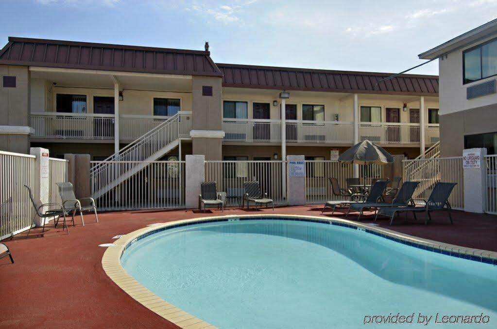 Super 8 By Wyndham New Braunfels I-35 Hotel Bagian luar foto